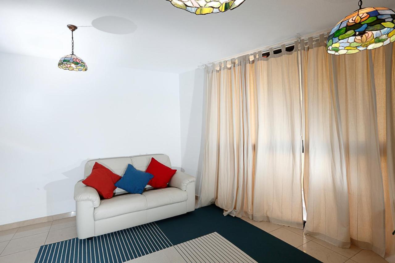 Apartamento Frente Al Puerto De Candelaria A 20 Metros De La Playa. Bagian luar foto